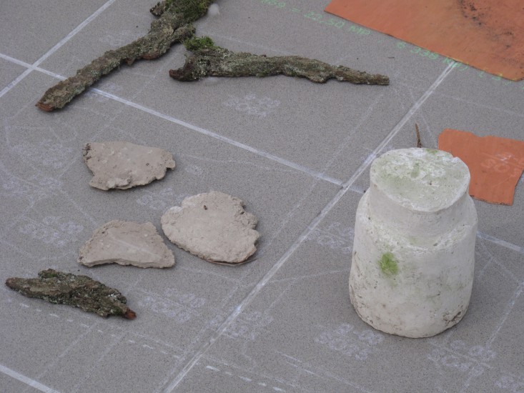Objects made of clay and gypsum